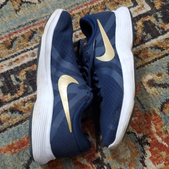 nike with gold check